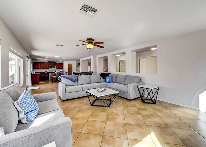 Putting Green, Pool & Spa: In Queen Creek! Queen Creek
