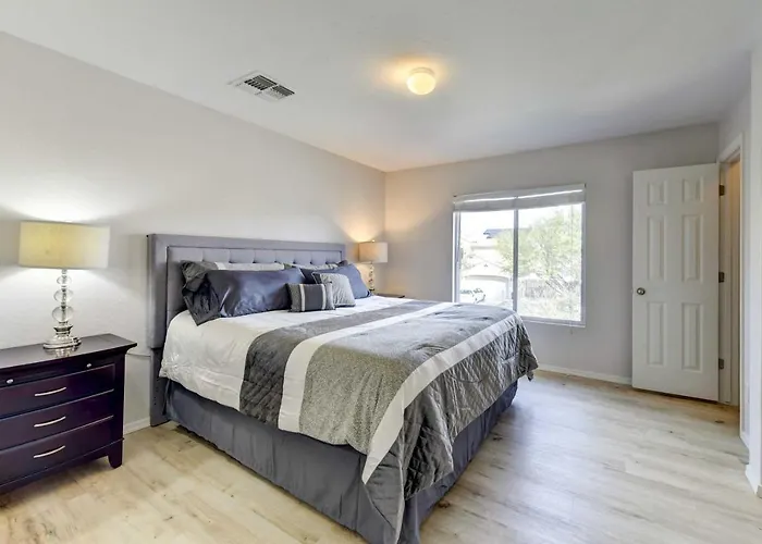 Putting Green, Pool & Spa: In Queen Creek!